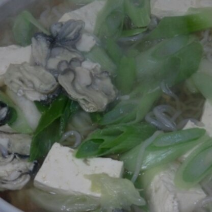 たっぷりの牡蛎をみそ味でいただきました。味噌は土鍋に塗り付けて少しずつ溶かしていく方法もおいしいですよね。